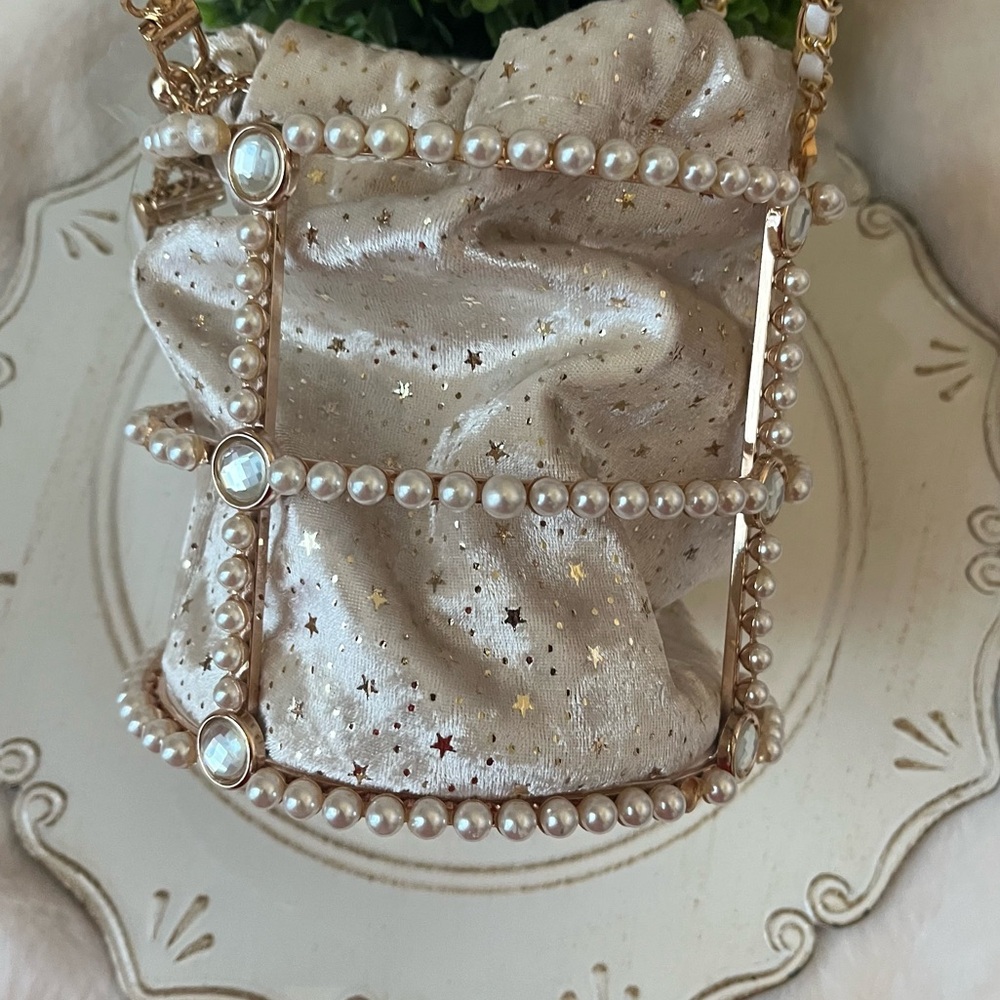 BOGO Elegant Pearl-Embellished gold tone basket or Bag - Picture 11 of 12